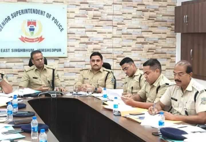JAMSHEDPUR : अपराध नियंत्रण एवं विधि-व्यवस्था को लेकर SSP ने की समीक्षात्मक बैठक