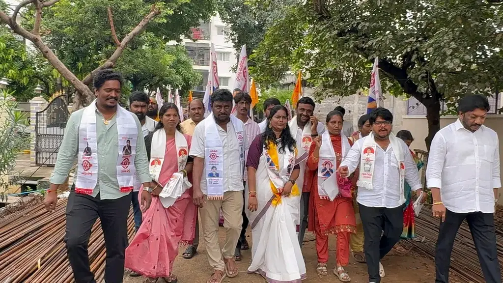 తిరుపతి:తిరుపతిలోని 60వ డివిజన్‌లో జోరుగా సాగుతున్న జనసేన పార్టీ అభ్యర్థి శ్రీమతి ఆకేపాటి సుభాషిణి గారి ఎన్నికల ప్రచారం