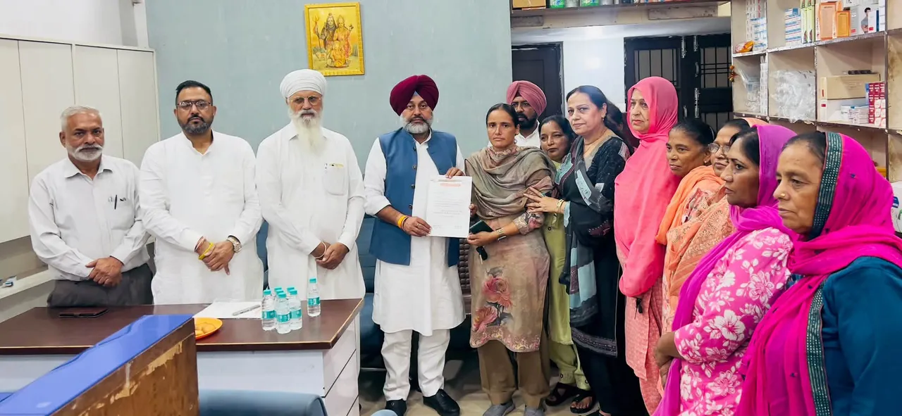 Khanna ਕਾਂਗਰਸ ਪਾਰਟੀ ਵੱਲੋਂ ਮਹਿਲਾ ਆਗੂਆਂ ਨੂੰ ਨਵੀਆਂ ਜ਼ਿੰਮੇਵਾਰੀਆਂ ਸੌਂਪਦਿਆਂ ਨਿਯੁਕਤੀ ਪੱਤਰ ਭੇਟ ਕੀਤੇ ਗਏ।