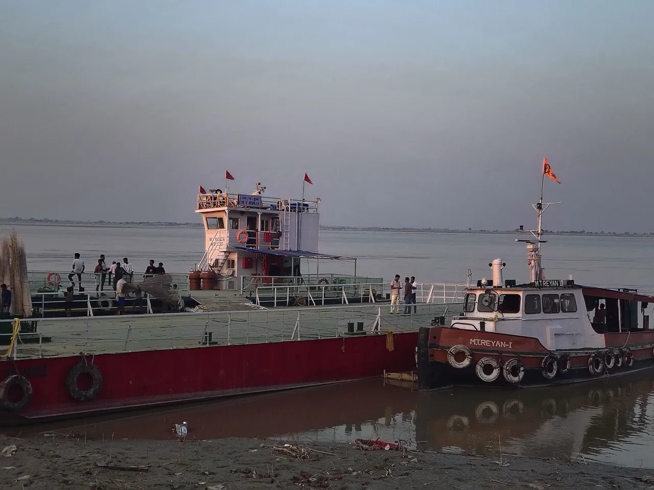 🚢 आम जनता के लिए महत्वपूर्ण सूचना 🚢
समस्त क्षेत्रवासियों को सूचित किया जाता है कि डीपीएस घाट से महादेव घाट तक जहाज पर