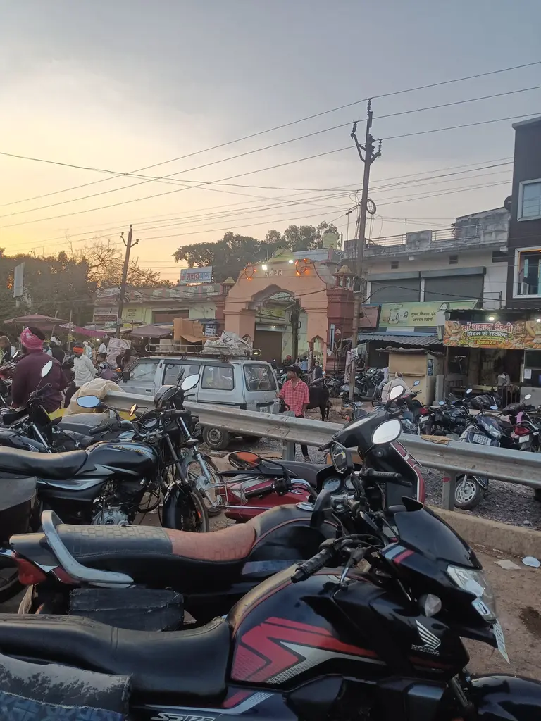 ाजनांदगांव में मां पाताल भैरवी मंदिर के पास भक्तों की भीड़ से राष्ट्रीय हाईवे जाम, प्रशासन ने रास्ता कराया सुचारु