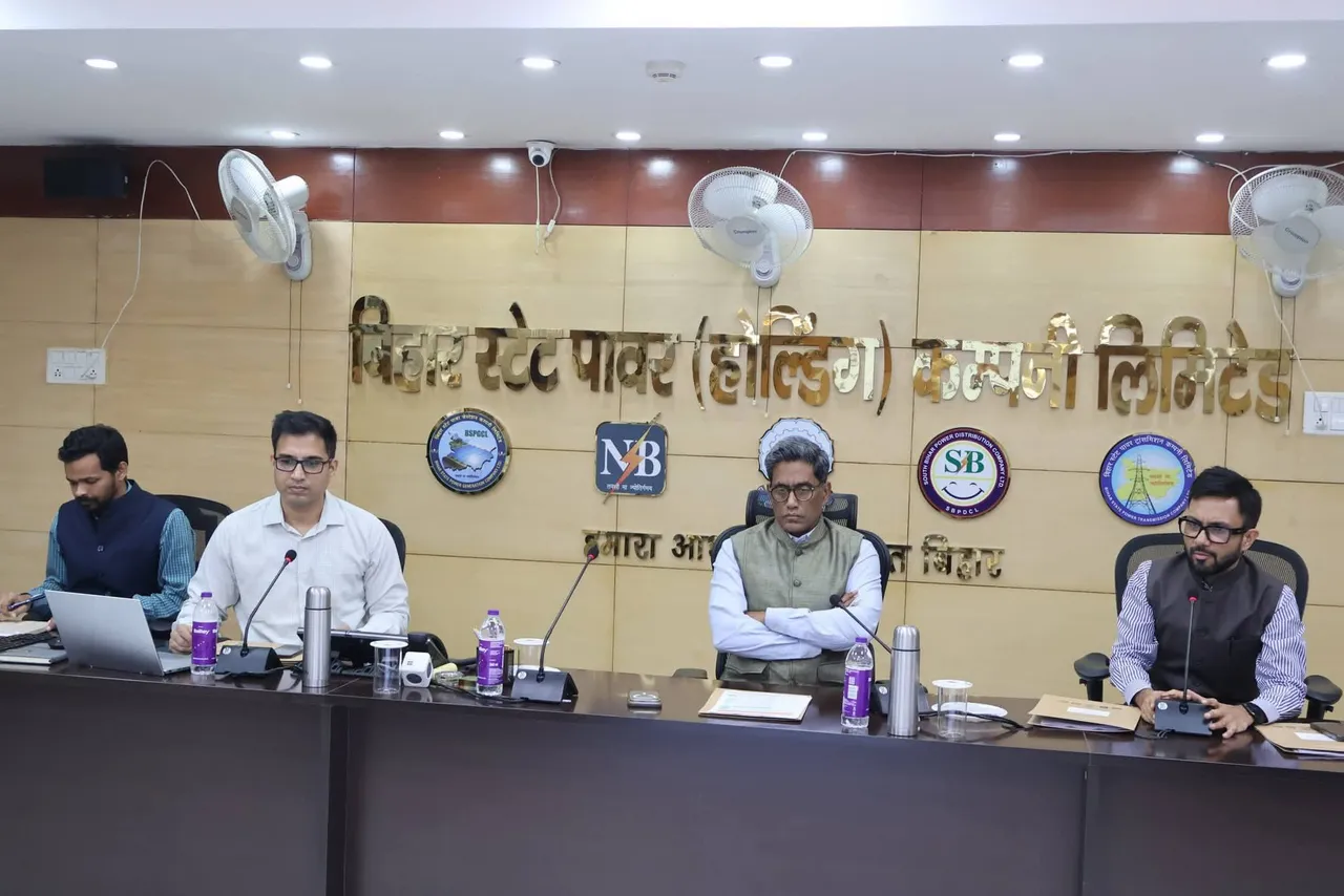 मुख्य सचिव, बिहार श्री प्रत्यय अमृत की अध्यक्षता में विद्युत भवन, पटना में पीएम सूर्य घर मुफ्त बिजली योजना की समीक्षा