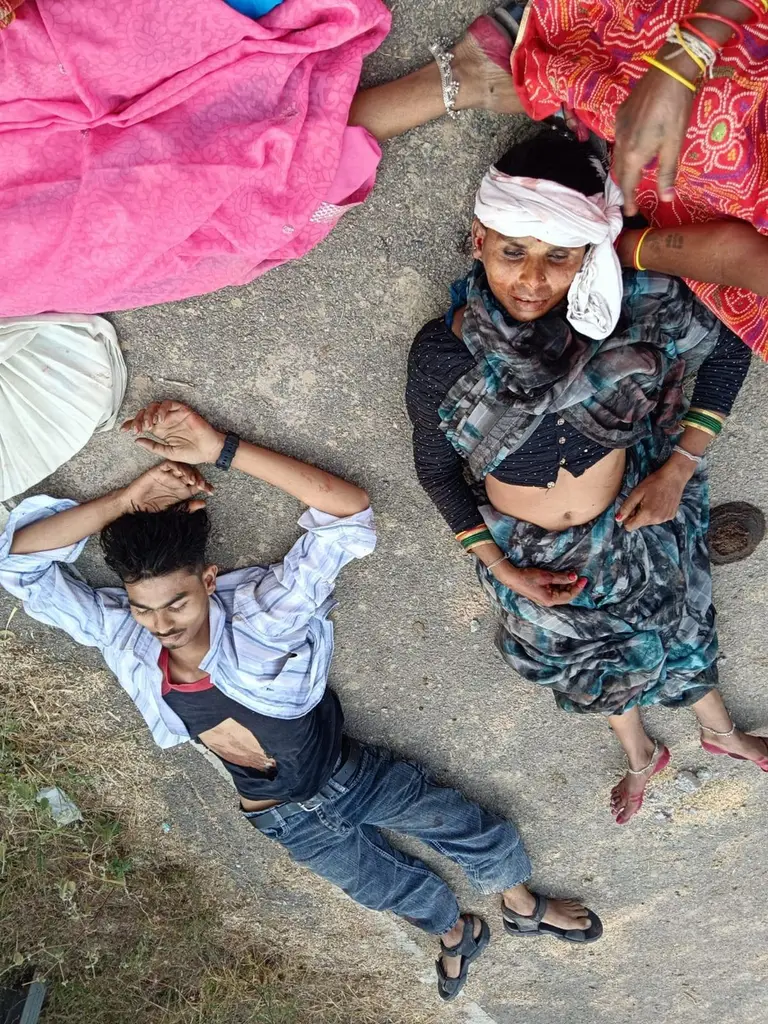 बरायें गांव में पसरा मातम, भीषण सड़क हादसे में मां, मौसी और बेटे की दर्दनाक मौत