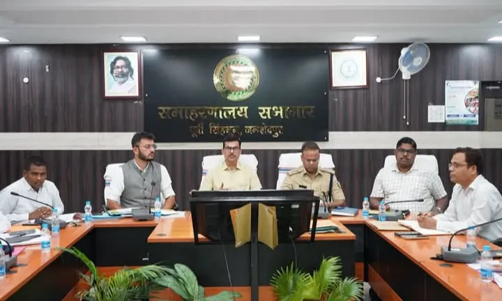 JAMSHEDPUR : जिला खनन टास्क फोर्स की समीक्षा बैठक में जिला उपायुक्त ने दिए सख्त कार्रवाई के निर्देश