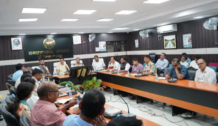 JAMSHEDPUR : सड़क सुरक्षा को लेकर जिला उपायुक्त सख्त, अवैध पार्किंग और अतिक्रमण पर होगी कार्रवाई