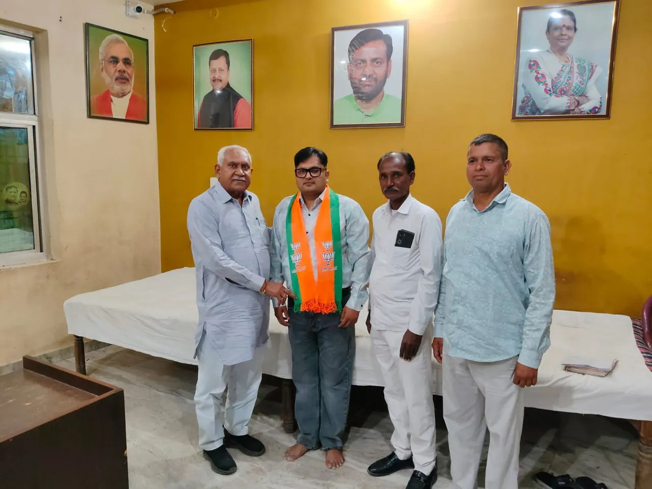 विधायक ओमप्रकाश यादव, जिलाध्यक्ष डॉ. यतेंद्र राव और जिला प्रभारी वरुण श्योराण की मौजूदगी में पार्टी में हुए शामिल।