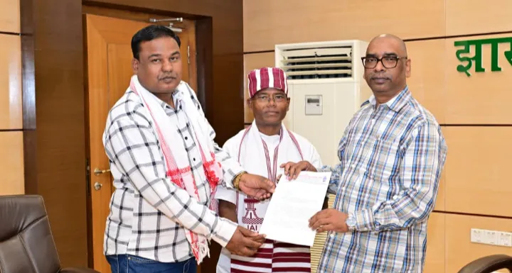 RANCHI : मुख्यमंत्री हेमन्त सोरेन को मुड़मा जतरा - 2026 में शामिल होने का किया निमंत्रण