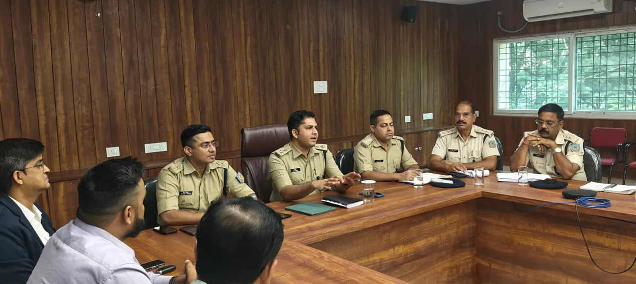 JAMSHEDPUR : बिष्टुपुर में बैंक प्रबंधकों के साथ पुलिस की बैठक