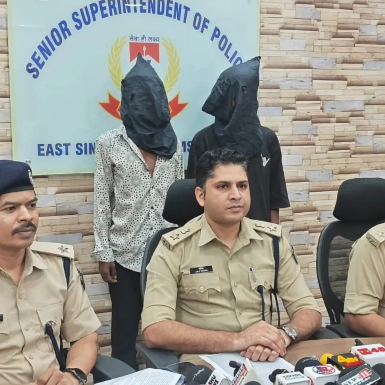 JAMSHEDPUR : परसुडीह में चोरी की मोटरसाइकिल और छीने गए मोबाइल की खरीद-बिक्री करने वाले दो आरोपी गिरफ्तार