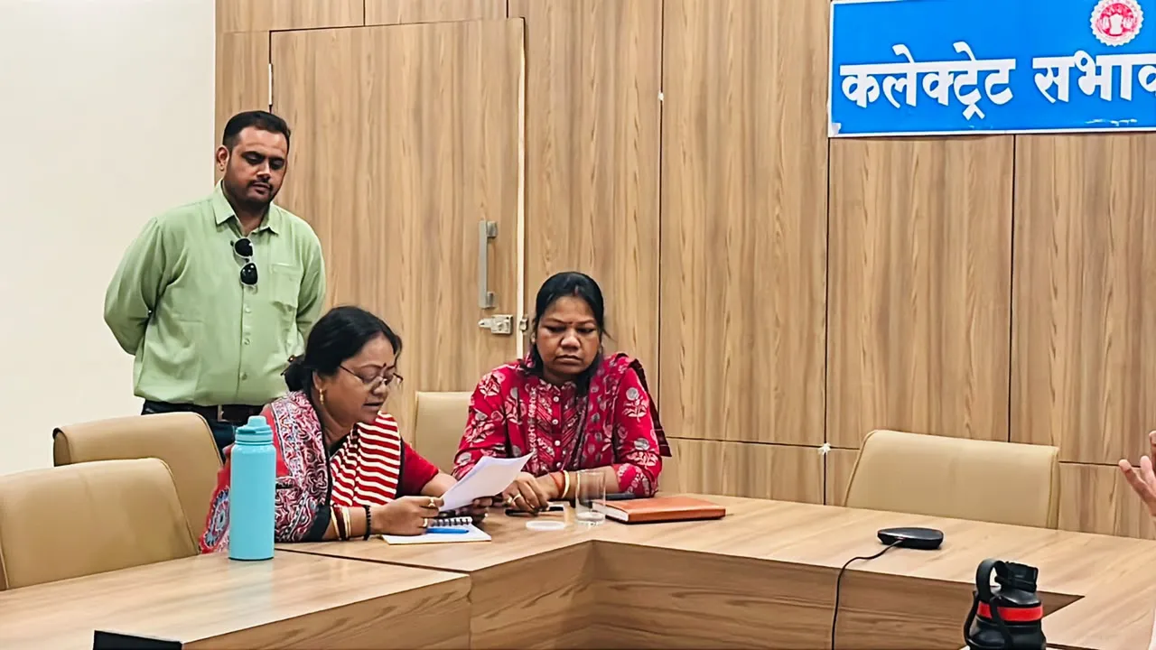 जनसुनवाई में अपर कलेक्टर श्रीमती ज्योति ठाकुर ने सुनीं नागरिकों की समस्याएं