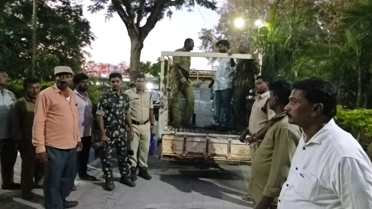 *पलामनेर नगर पालिका के बैलेट पेपर तैयार - उम्मीदवारों की मौजूदगी में प्रोसेस पूरा हुआ!*