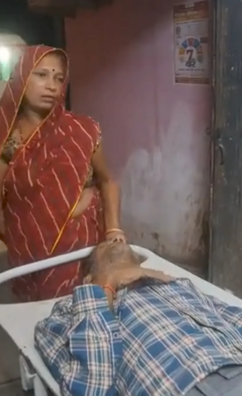हरपालपुर: बाइक सवार को बचाने के चक्कर में पलटा ई-रिक्शा, अधेड़ गंभीर रूप से घायल*