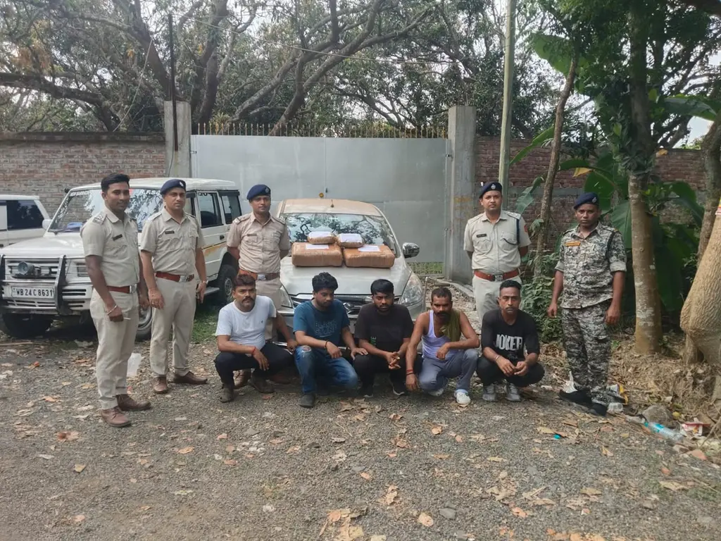 নিউ ব্যারাকপুরে পুলিশের বড়সড় অভিযান! গাড়ি থেকে উদ্ধার ২৯.২ কেজি গাঁজা, গ্রেফতার ৫,