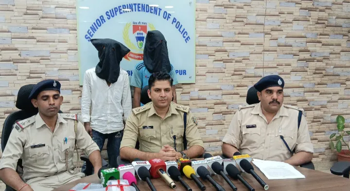 JAMSHEDPUR : कदमा में लोडेड देशी कट्टे के साथ दो युवक गिरफ्तार, दो गोलियां और आईफोन बरामद