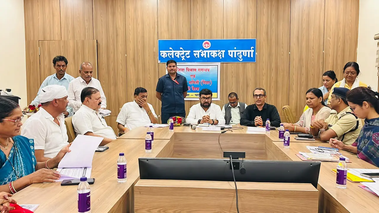 आगामी ग्रीष्मकाल में पेयजल संकट से निपटने ठोस कार्ययोजना तैयार करें – सांसद श्री विवेक बंटी साहू