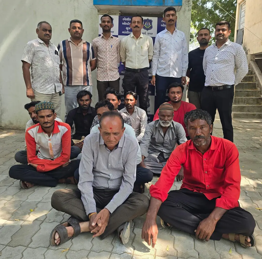 કંડલામાં માછીમારીની 9 બોટના બોગસ GST બિલ બનાવવાના કેસમાં 10 આરોપીઓ ઝડપાયા