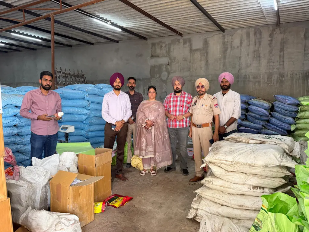 ਐੱਸ.ਆਰ. ਗੋਇਲ ਟਰੇਡਿੰਗ ਨਾਲ ਸਬੰਧਤ ਗੋਦਾਮ ’ਚ ਖਾਦਾਂ, ਕੀੜੇਮਾਰ ਦਵਾਈਆਂ ਅਤੇ ਸ਼ੱਕੀ ਥੈਲੇ ਮਿਲੇ; ਫਰਮ ਖ਼ਿਲਾਫ਼ ਐੱਫ.ਆਈ.ਆਰ. ਦਰਜ