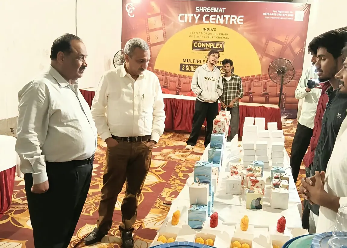 श्रीमत सिटी सेंटर में भव्य दीवाली मेले का आगाज, 40 से अधिक स्टॉल पर सजे उत्पाद