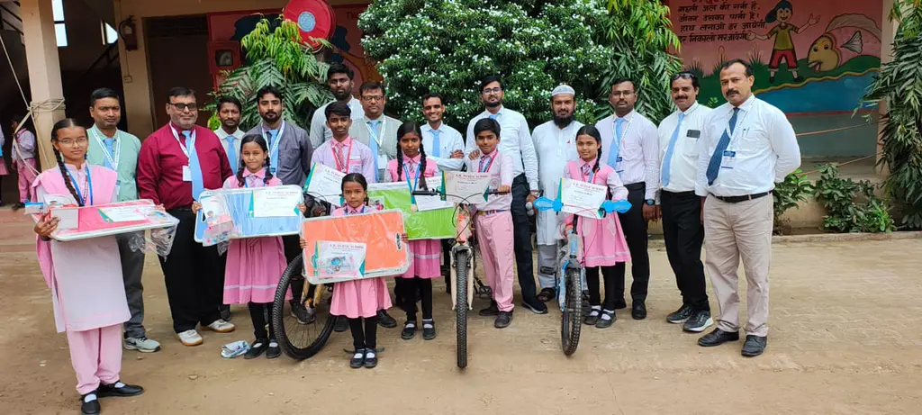 सामान्य ज्ञान एवं कर्सिव राइटिंग प्रतियोगिता के विजेताओं को किया गया सम्मानित