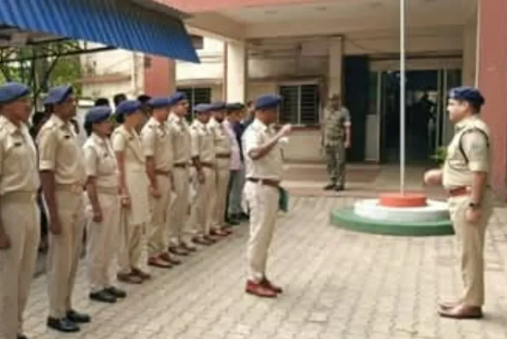 JAMSHEDPUR : राष्ट्रीय एकता दिवस पर जमशेदपुर पुलिस ने ली एकता और अखंडता की शपथ