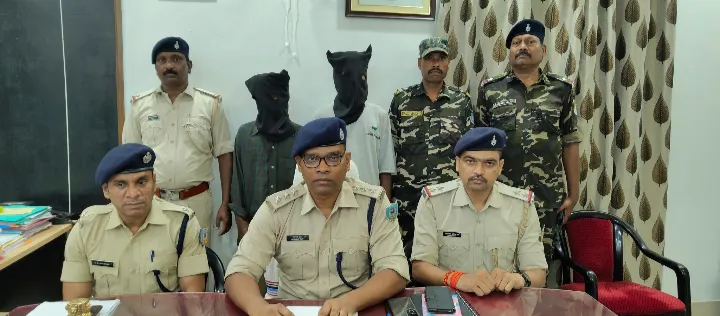 CHAIBASA : चाईबासा पुलिस ने स्कूटी चोरी कांड का किया खुलासा, दो आरोपी गिरफ्तार; चोरी की स्कूटी बरामद