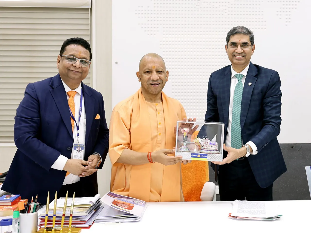 इंडियन बैंक  प्रबंध निदेशक  ने की मुख्यमंत्री योगी से मुलाकात