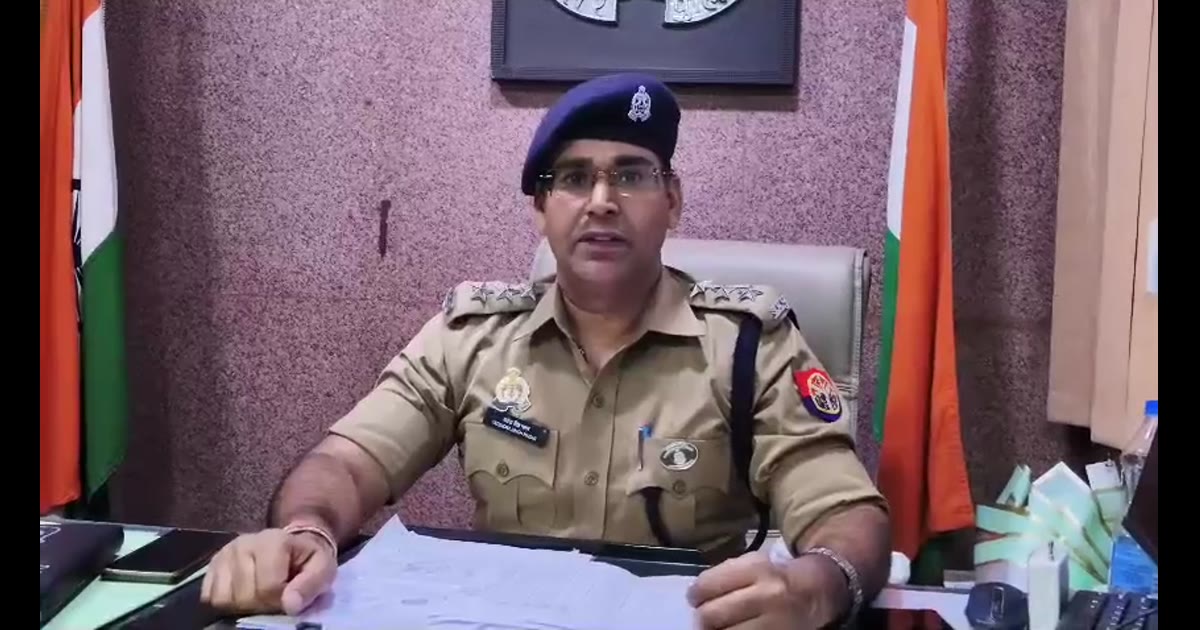 ब्रेकिंग न्यूज आगरा: ताजमहल देखने आए विदेशी दंपत्ति के पर्स से चोरी, दो आरोपी हिरासत में
