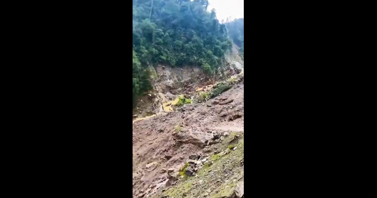 पश्चिम सिक्किम में फिर भूस्खलन, खतरे की जद में कई घर, रिम्बी के निवासियों में दहशत"पश्चिम सिक्किम में फिर भूस्खलन, खतरे