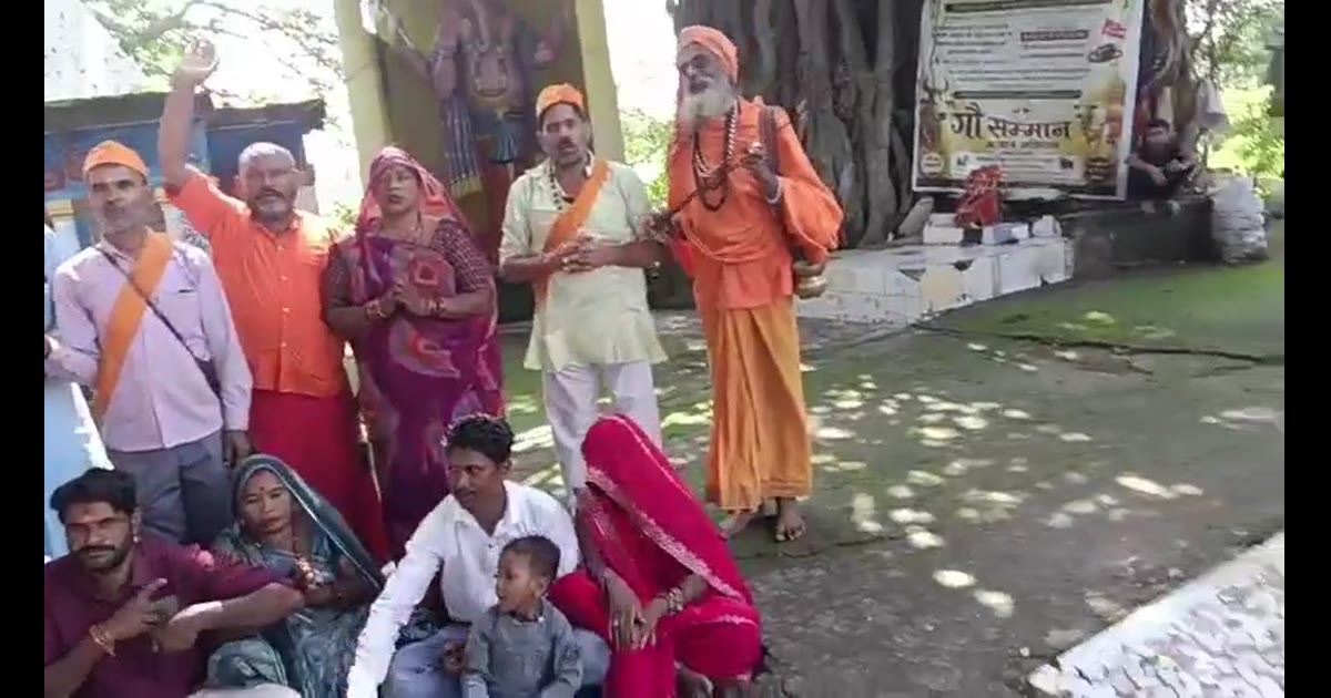 उमरिया जिले के ग्राम कौड़िया से 107 लोगों का जत्था प्रतिवर्ष तीर्थ यात्रा के लिए जाता है आज वह अपनी यात्रा पूर्ण कर अपने