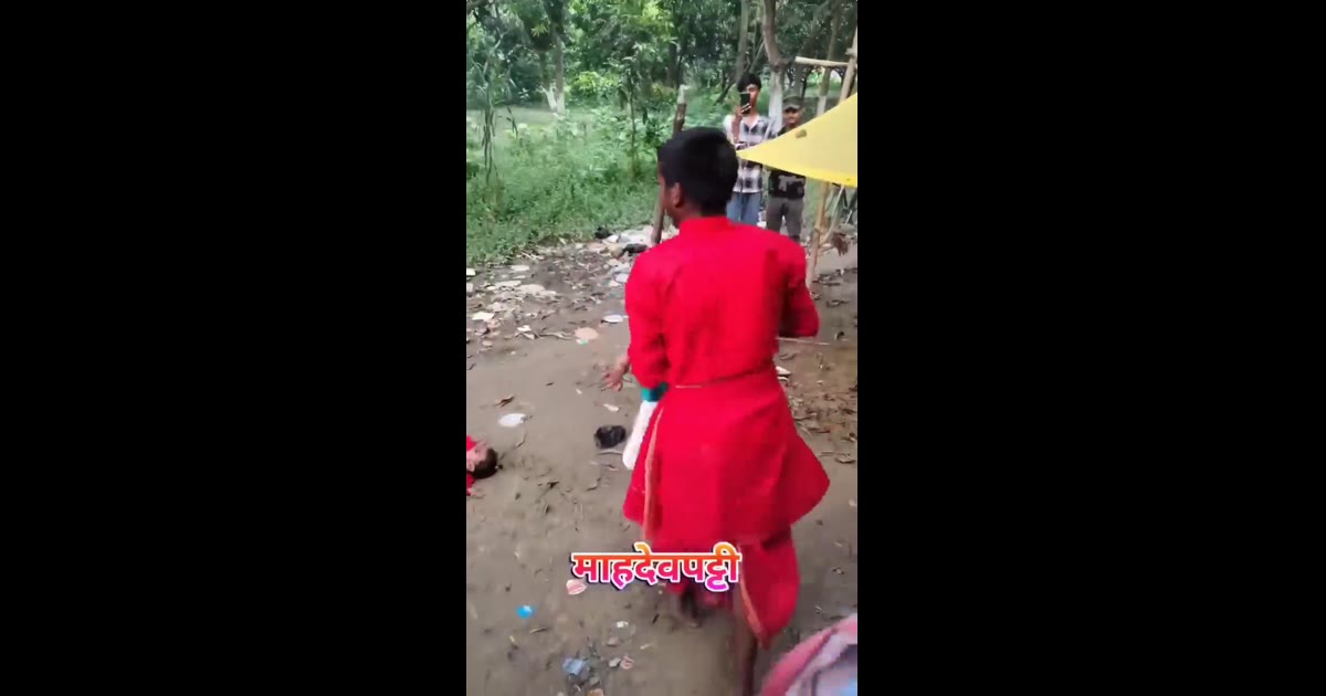 🚨 वायरल वीडियो: मासूम बच्चों के साथ कथित तौर पर खतरनाक तरीके से किया गया व्यवहार, वीडियो ने खड़े किए सवाल