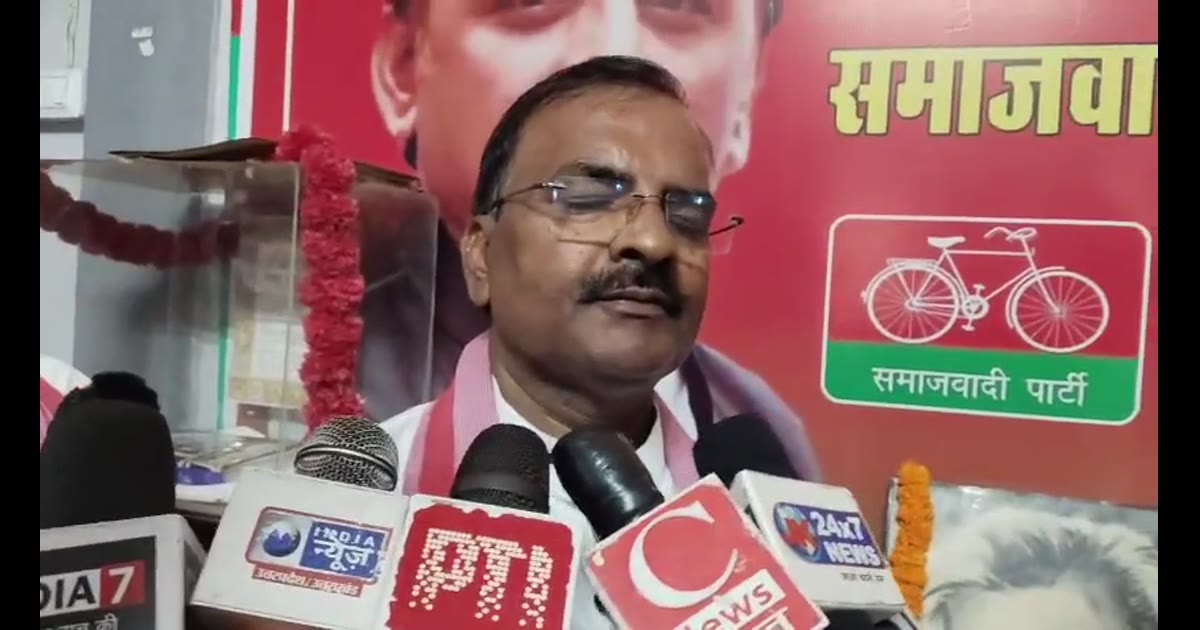 डॉ. राम मनोहर लोहिया की पुण्यतिथि पर सपा कार्यकर्ताओं ने दी श्रद्धांजलि, 2027 में सरकार बनाने का लिया संकल्प*