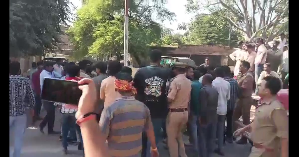 जालौन ब्रेकिंग: मूर्ति विसर्जन यात्रा में बवाल, दो गुटों में मारपीट