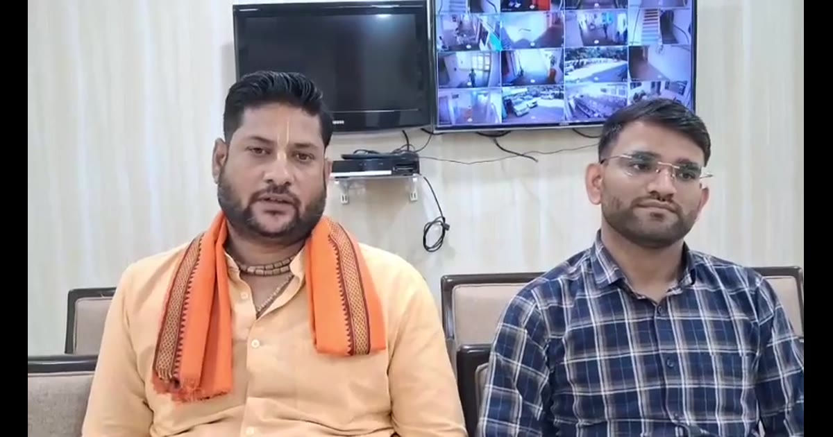 🔴 दमोह CMO विवाद में नया मोड़: भाजपा नेता सतीश तिवारी ने मांगी माफी, जातिगत टिप्पणी के आरोपों से गरमाया मामला