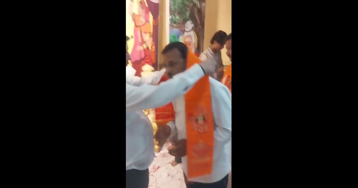र्नलगंज की ऐतिहासिक रामलीला में राम के राजगद्दी पर पुनः स्वागत, राजतिलक लीला का मंचन