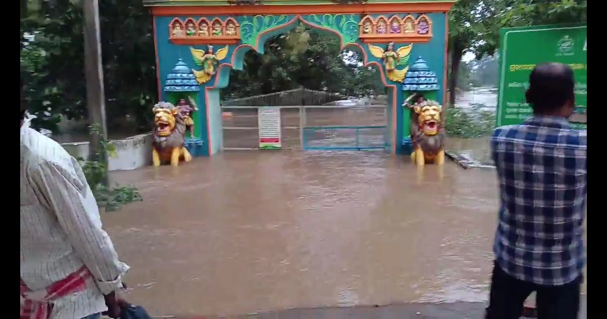ବନ୍ୟା ଜଳରେ ଲିନ ହେଲେ ମା କରେଇସୁନି ମନ୍ଦିର
