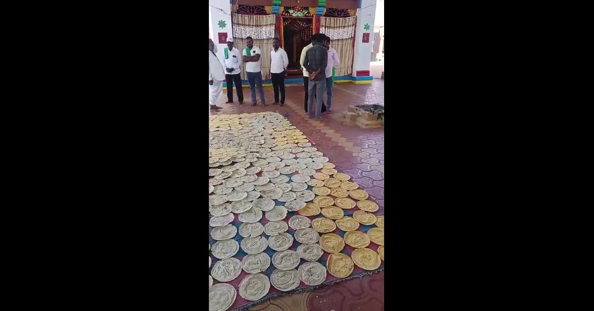 *ಮೇಖಳಿ ರೈತರಿಂದ ಗುರ್ಲಾಪುರ ರೈತ ಹೋರಾಟಕ್ಕೆ ಬೆಂಬಲ: 6000 ರೊಟ್ಟಿ, 51 ಸಾವಿರ ನಗದು, 10 ಚೀಲ ತರಕಾರಿ ವಿತರಣೆ*
*ಮೇಖಳಿ :* ಗುರ್ಲಾಪುರದಲ್ಲಿ