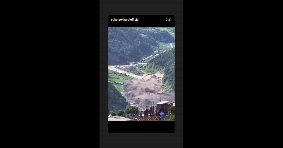 नेपाल में अचानक आई भीषण बाढ़ ने मचाई भारी तबाही, वायरल हो रहे खौफनाक मंज़र के वीडियो