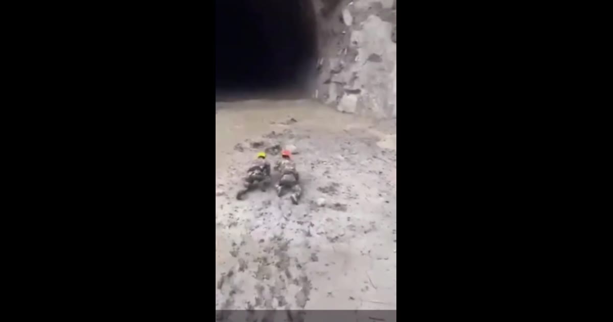 Nepal me baadh ke beech 403 bhartiya nagrik 30 august ko china se nepal pohoch gaye