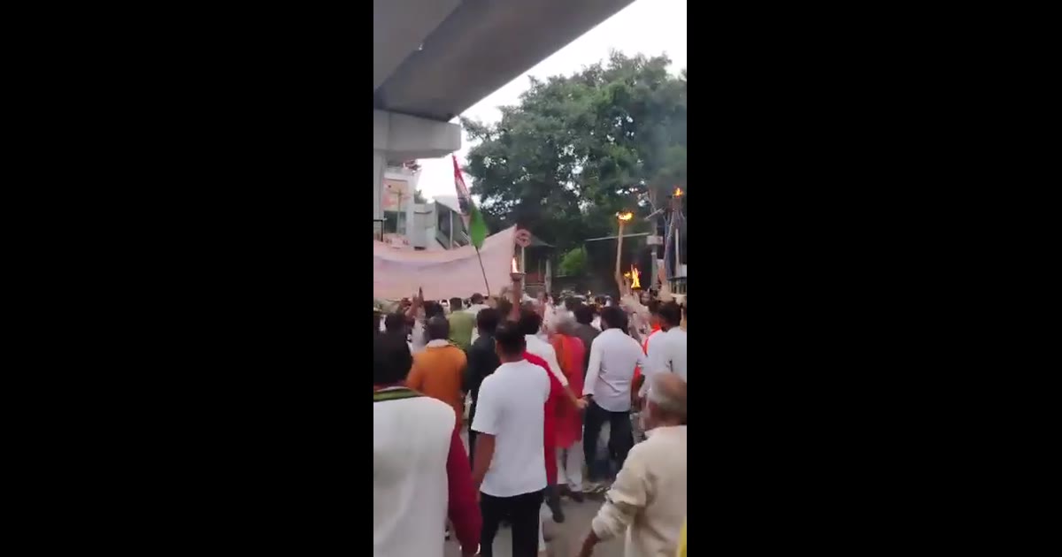 कानपुर नगर में आरक्षण हटाने के विरोध में मशाल जुलूस, पुलिस ने सुरक्षा व्यवस्था कड़ी क