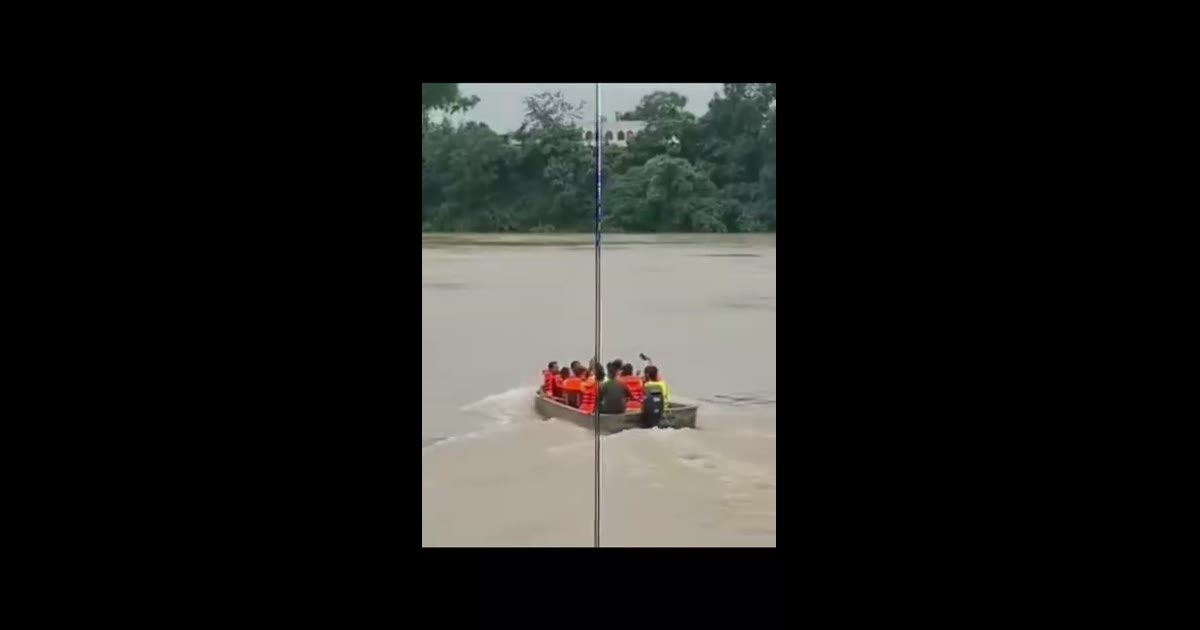 जबलपुर में उफनाती नर्मदा में पलटी 15 लोगों से भरी मोटरबोट, इंजन फेल हो जाने से हुआ हादसा