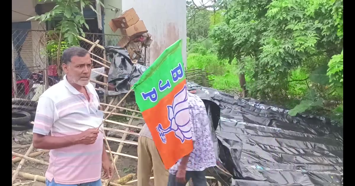 Administration and Panchayat spring into action after news report in Bhimpur: Front of elderly woman's land cleared