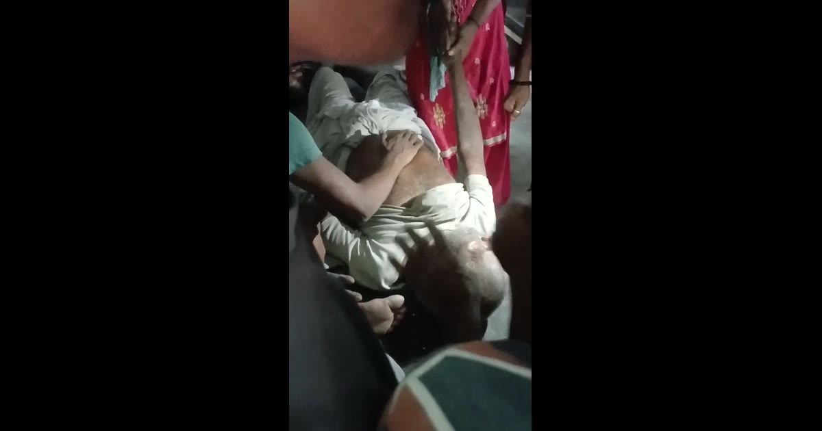 सब्जी बेच रहे बुजुर्ग किसान के ऊपर गिरा बिजली का तार, गंभीर रूप से झुलसे
