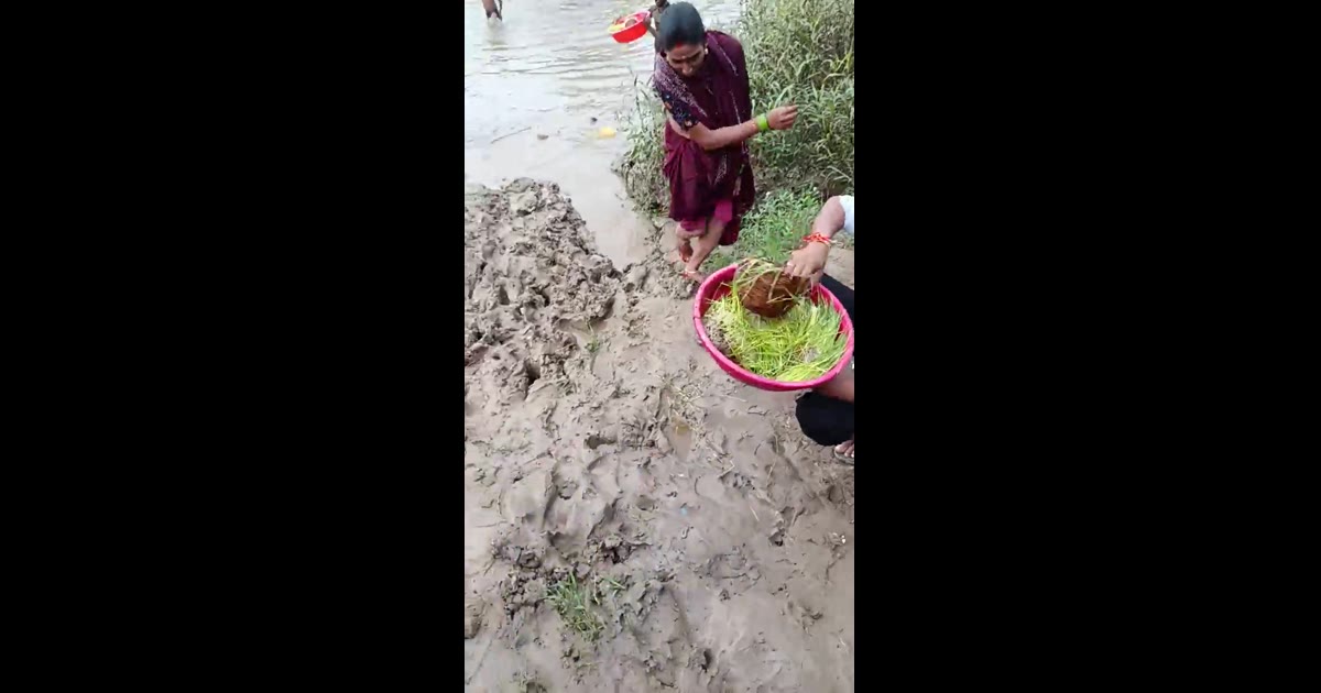 Kurwai ke gao me pull na hone se janta pareshan