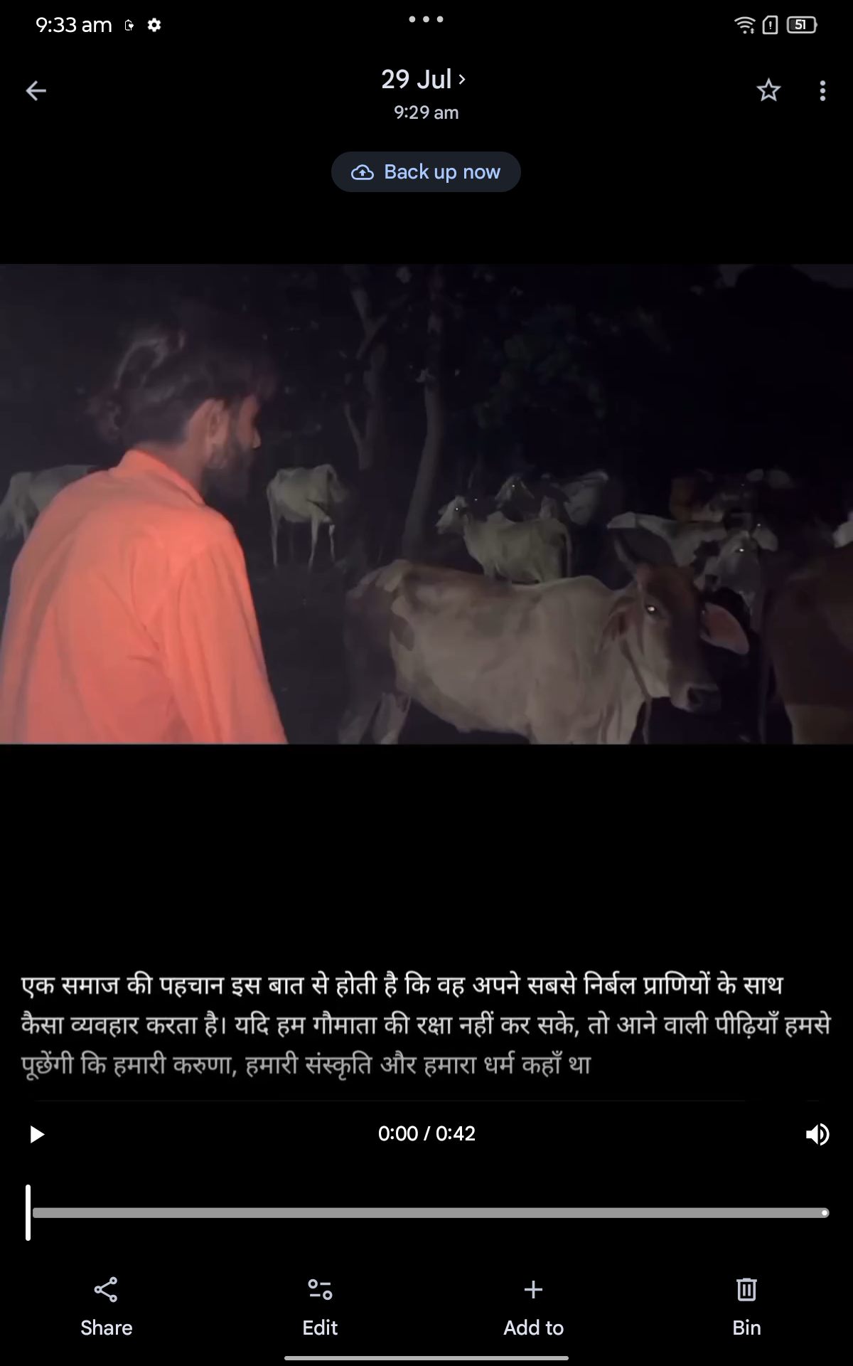 देवबंद (उत्तर प्रदेश) के युवा की अनूठी पहल: गौ सेवा और संस्कृति संरक्षण को समर्पित सराहनीय कदम 🐄✨देवबंद (सहारनपुर), 29 जुलाई 2026। उत्तर प्रदेश के ऐतिहासिक और धार्मिक शहर देवबंद में गौ माता की सेवा और हमारी प्राचीन संस्कृति को बचाने के लिए एक युवा ने बेहद प्रेरणादायक मुहिम की शुरुआत की है। इस युवा ने आगे आकर बेसहारा और जरूरतमंद गौवंश की रक्षा के लिए गौ आश्रम के निर्माण का बीड़ा उठाया है और इस दिशा में सराहनीय कार्य किया है। आज जहाँ आधुनिकता की अंधी दौड़ में लोग अपनी संस्कृति से दूर हो रहे हैं, वहीं इस युवा की यह पहल समाज के लिए एक मिसाल बन गई है। तस्वीर में दिए गए प्रेरणादायक संदेश के अनुसार— "एक समाज की पहचान इस बात से होती है कि वह अपने सबसे निर्बल प्राणियों के साथ कैसा व्यवहार करता है। यदि हम गौमाता की रक्षा नहीं कर सके, तो आने वाली पीढ़ियाँ हमसे पूछेंगी कि हमारी करुणा, हमारी संस्कृति और हमारा धर्म कहाँ था।" इस पावन विचार को चरितार्थ करते हुए इस युवा ने देवबंद क्षेत्र में गौवंश के आश्रय और देखभाल के लिए गौ आश्रम का निर्माण कराया है, जहाँ मूक प्राणियों की सेवा पूरी निष्ठा के साथ की