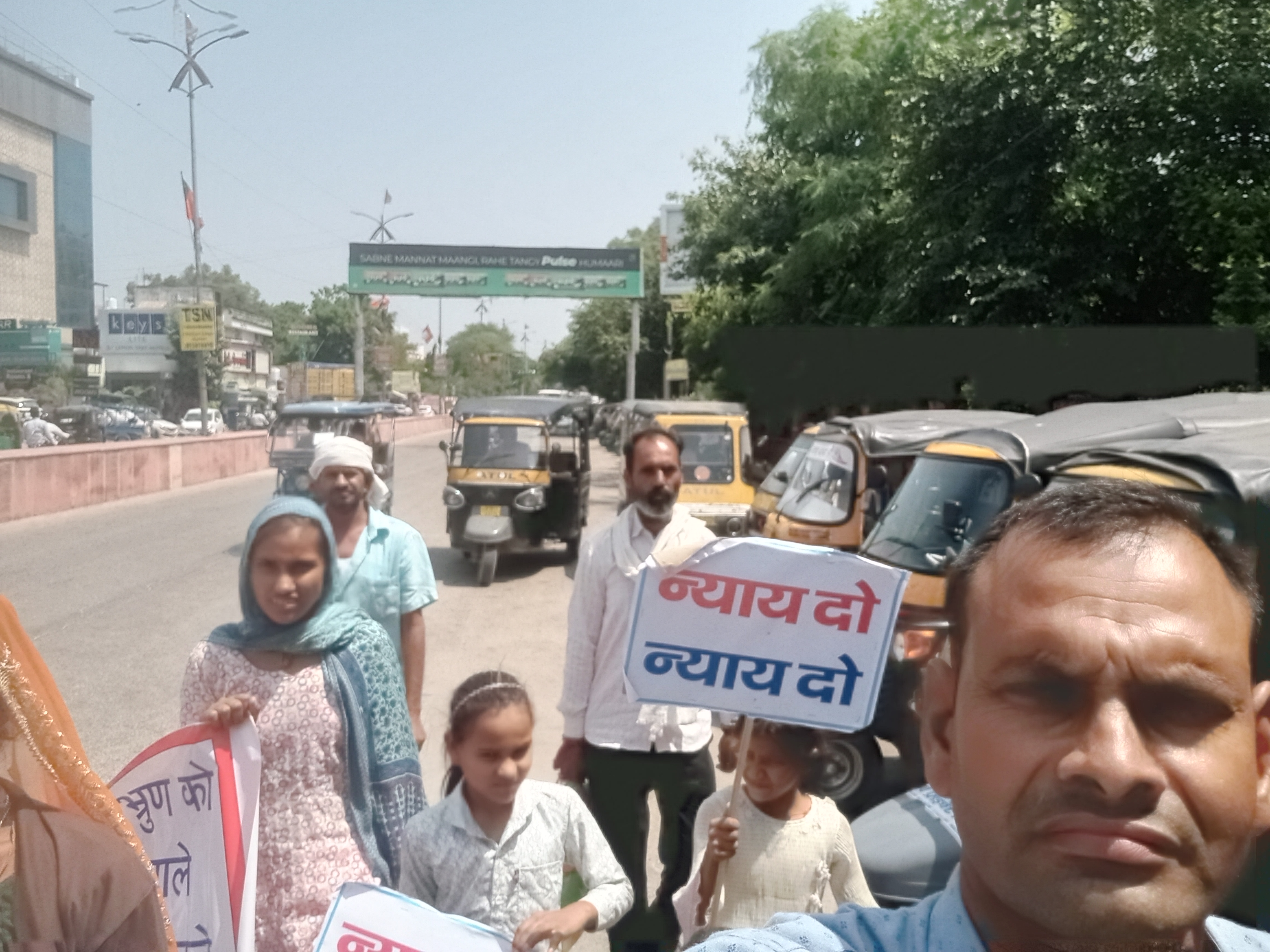 आज तक पुलिस ने कोई करवाई नहीं की ना बालिग रैप पीड़िता को न्याय नहीं दिया जिससे