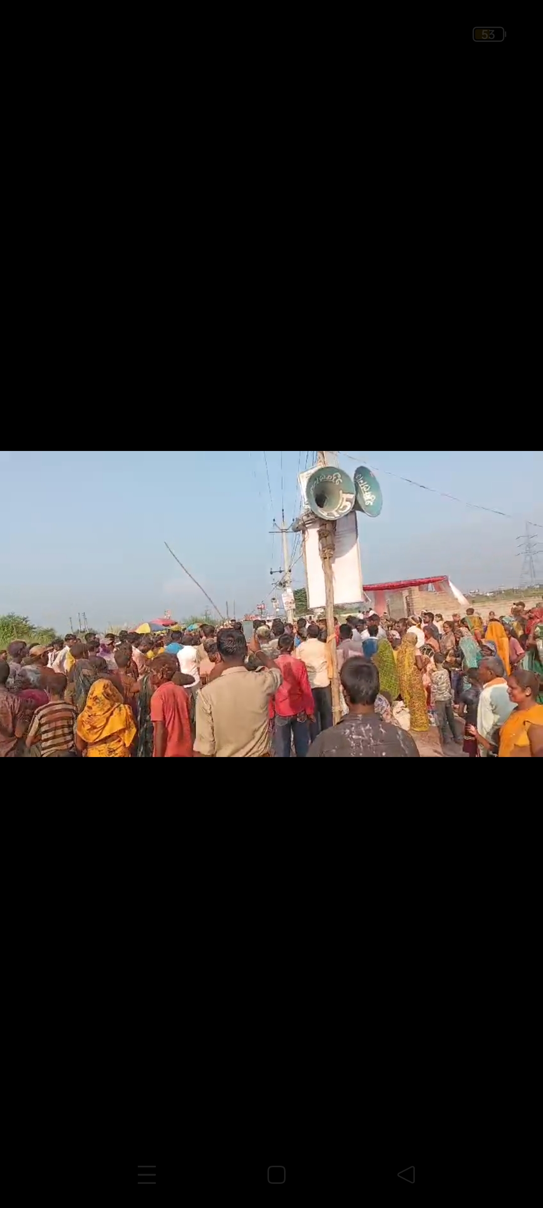 उन्नाव के गंगाघाट कोतवाली क्षेत्र के गगनी खेड़ा झील पर किसी बात को लेकर दो पक्षों में कहासुनी के बाद धक्का-मुक्की और मारपीट हो गई। सूचना पर पहुंची पुलिस ने दोनों पक्षों को समझाकर मामला शांत कराया। फिलहाल किसी पक्ष ने तहरीर नहीं दी है। तहरीर मिलने पर कार्रवाई होगी।