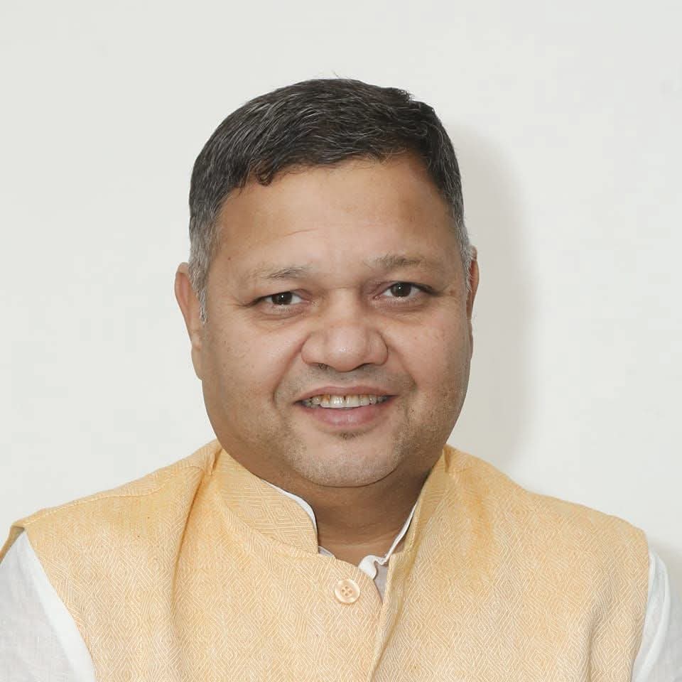 फरीदाबाद में प्रवासियों के मान-सम्मान की लड़ाई! ✊ कांग्रेस पार्टी के पूर्व MLA नीरज शर्मा के नेतृत्व में प्रवासियों पर हो रहे अत्याचार और अभद्र टिप्पणी के खिलाफ 2 अक्टूबर को 'प्रवासी महापंचायत' का आयोजन किया जा रहा है। सभी प्रवासी भाई-बहन अपने हक के लिए ज़रूर पहुंचें। 📍 स्थान: शगुन ग्रीन वाटिका, तिलपत रोड, फरीदाबाद 🕐 समय: दोपहर 2:00 बजे से #Faridabad #Congress #NeerajSharma #PravasiMahapanchayat #Haryana
