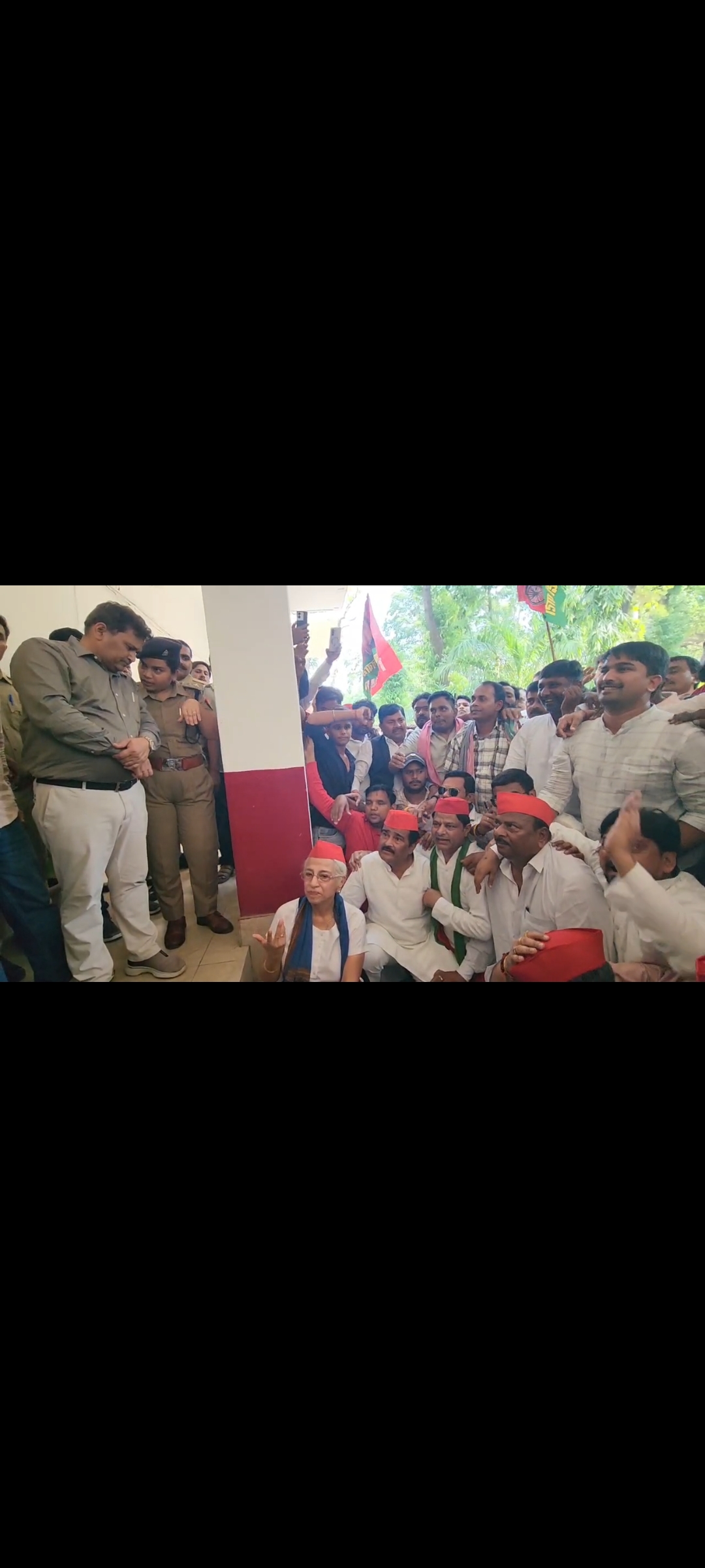 अखिलेश यादव की हिरासत के विरोध में उन्नाव में सपा का प्रदर्शन, अन्नू टंडन बोलीं- विपक्ष की आवाज दबाना बर्दाश्त नहीं